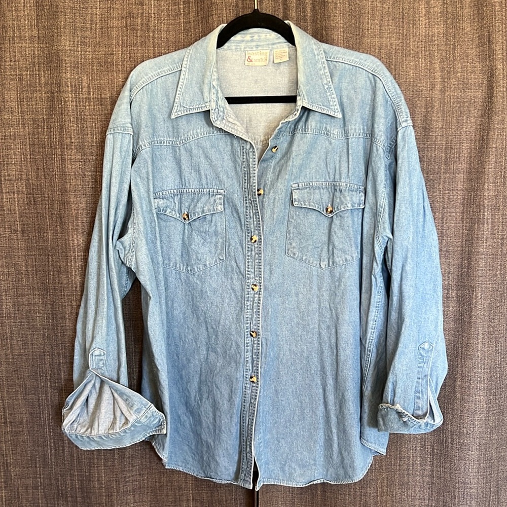 Perfectly worn in denim button down shirt cottage core garden shirt size large